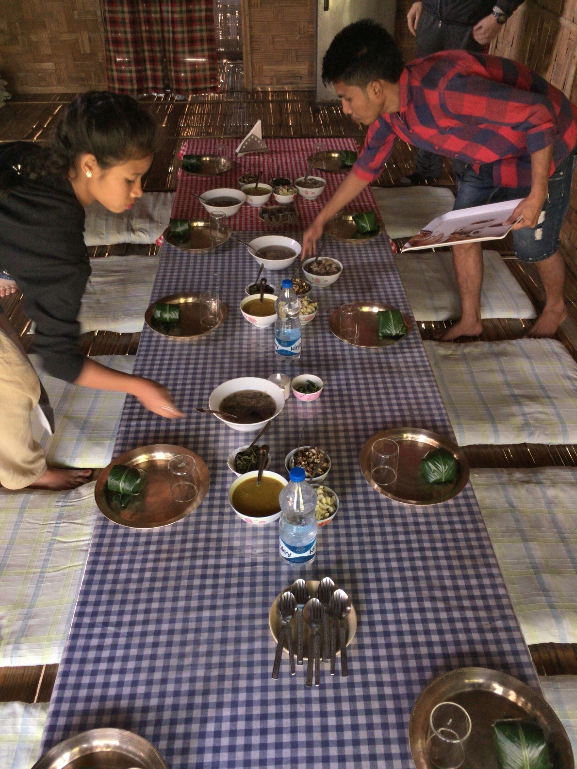 They serve traditionnel food