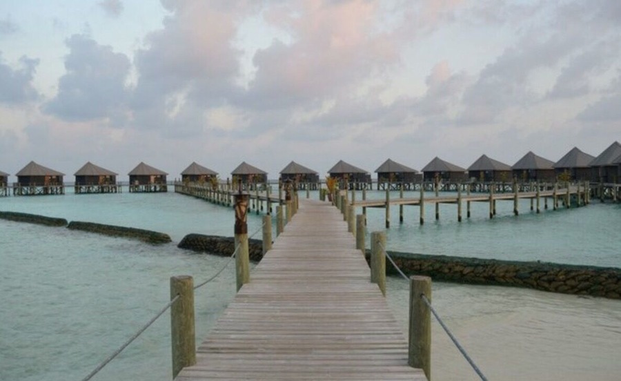 If you can lie on the decking of a water villa all day and don't mind that it only takes 10 minutes to walk around the island, then this island in the Maldives is definitely for you! Amazing food, cocktails and service! #Maldives #Komandoo #IndianOcean #WaterVilla