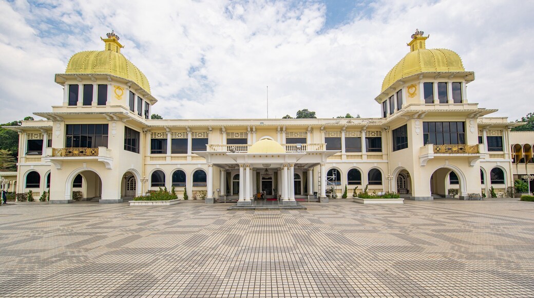 St Maarten and St Martin