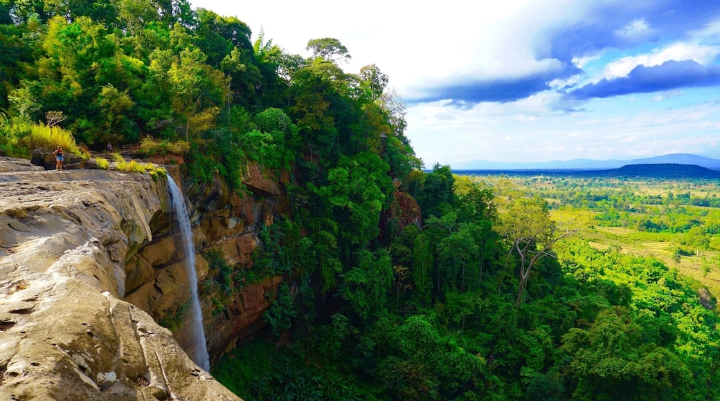Motorbiking through Laos has been one of my favourite travel experiences. Being able to take in raw nature and authentic Laos culture was a treat.