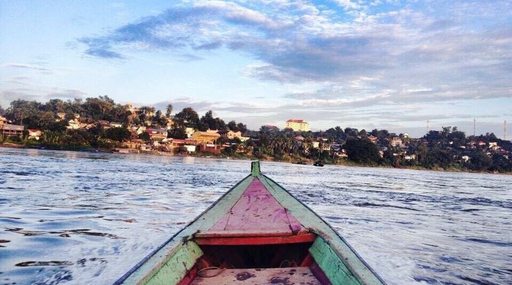 Let's Go to Laos 🇱🇦 Small Boat But it's a very safety. Yep this is Mekong River "Beautiful view"