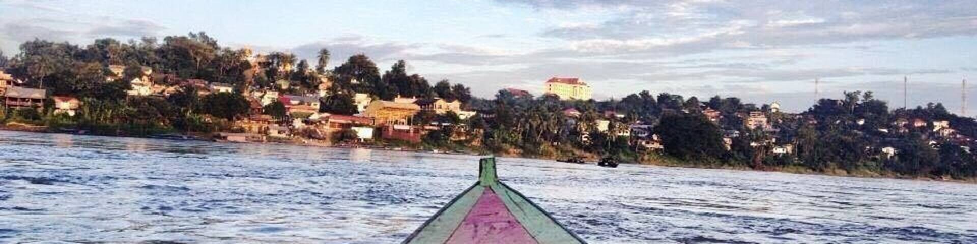 Let's Go to Laos 🇱🇦 Small Boat But it's a very safety. Yep this is Mekong River "Beautiful view"