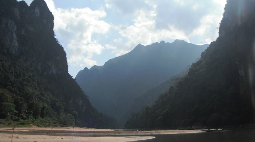 Take a boat trip along the river from Muang Khua to Nong Kuay, for amazing mountain views.
Tip: make friends with other travelers as you will need to hire the entire boat for the trip.
#lifeatexpedia #beaches
