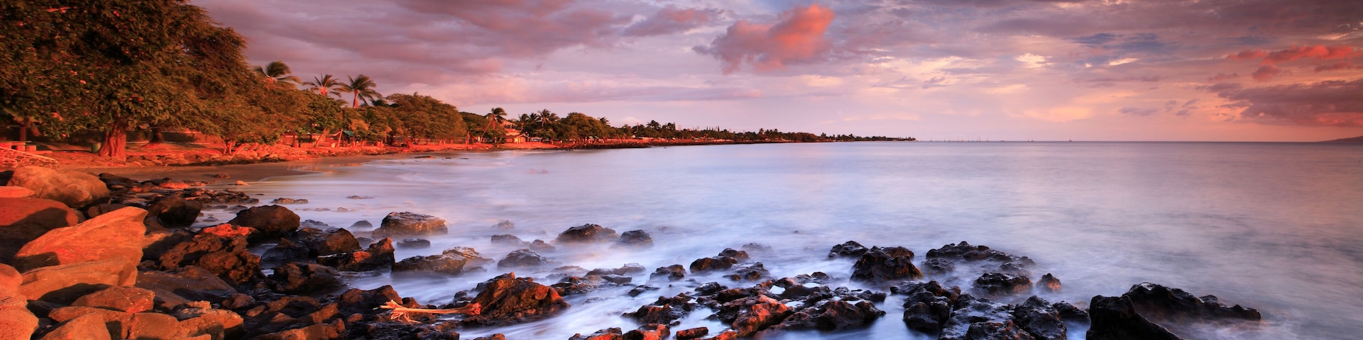 A stunning maui sunset along the Olowalu Beach