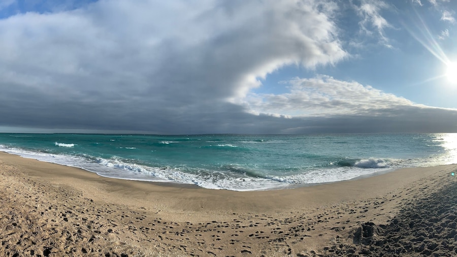 Beautiful morning on Stuart beach.