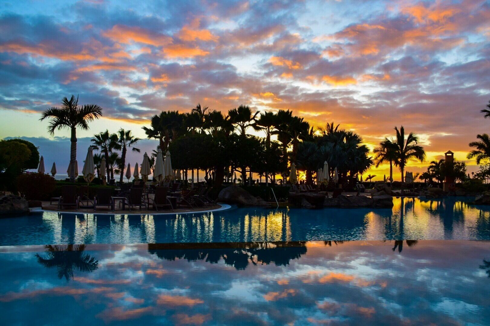 Epic sunset in Tenerife! Reflections on reflections #canaryislands #island #life #sunset #reflections #skyporn #palmtrees #ocean #tenerife #spain #europe #sky