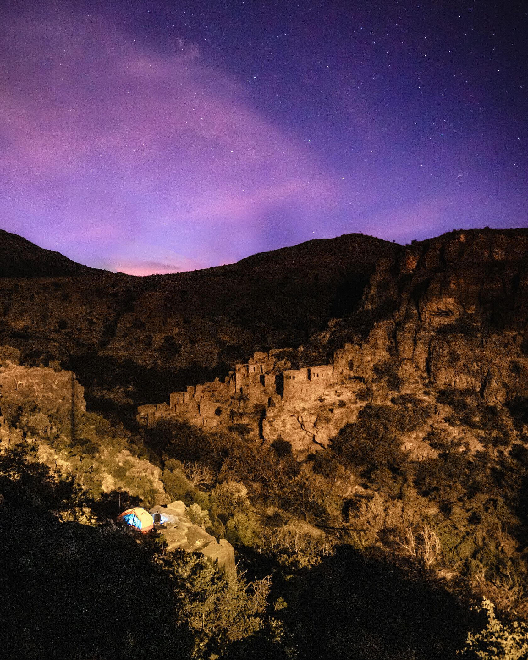 An abandoned town in an oasis.
This campsite was a great find overlooking the sunset here in Oman. Descend the stairs, and about 100m along the way you’ll find a little dirt path to the top of this cliff. Enjoy the view, it’s a true hidden gem. #Trovember #Oman #camping