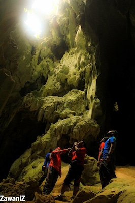 Caving at gua pagar, gua gelap and gua keris in Dabong, Kelantan. Mild to moderate extreme level. Been to few caves in Malaysia but couldn't stop mesmerizing the uniqueness of the stone formations. Wish i could meet batman! Yikes.