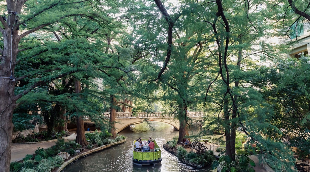 Riverboat on the San Antonio River Walk, San Antonio, Texas, United States of America.