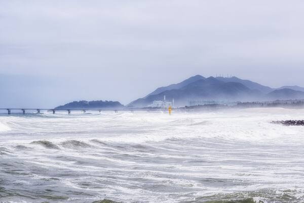 Strong waves in Namhangjin
