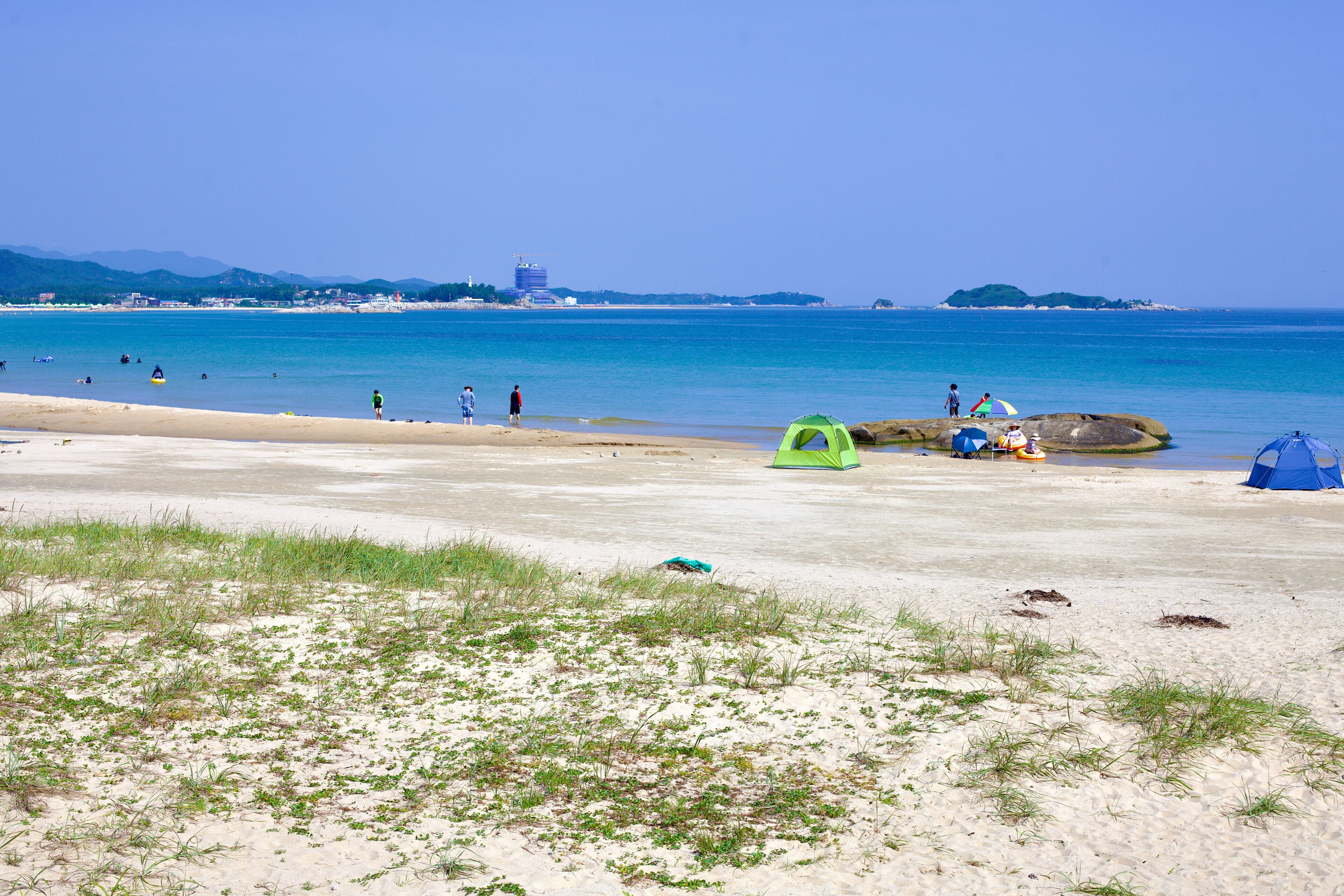 Summer Leisure at Sampo Beach with Seaside Islands View