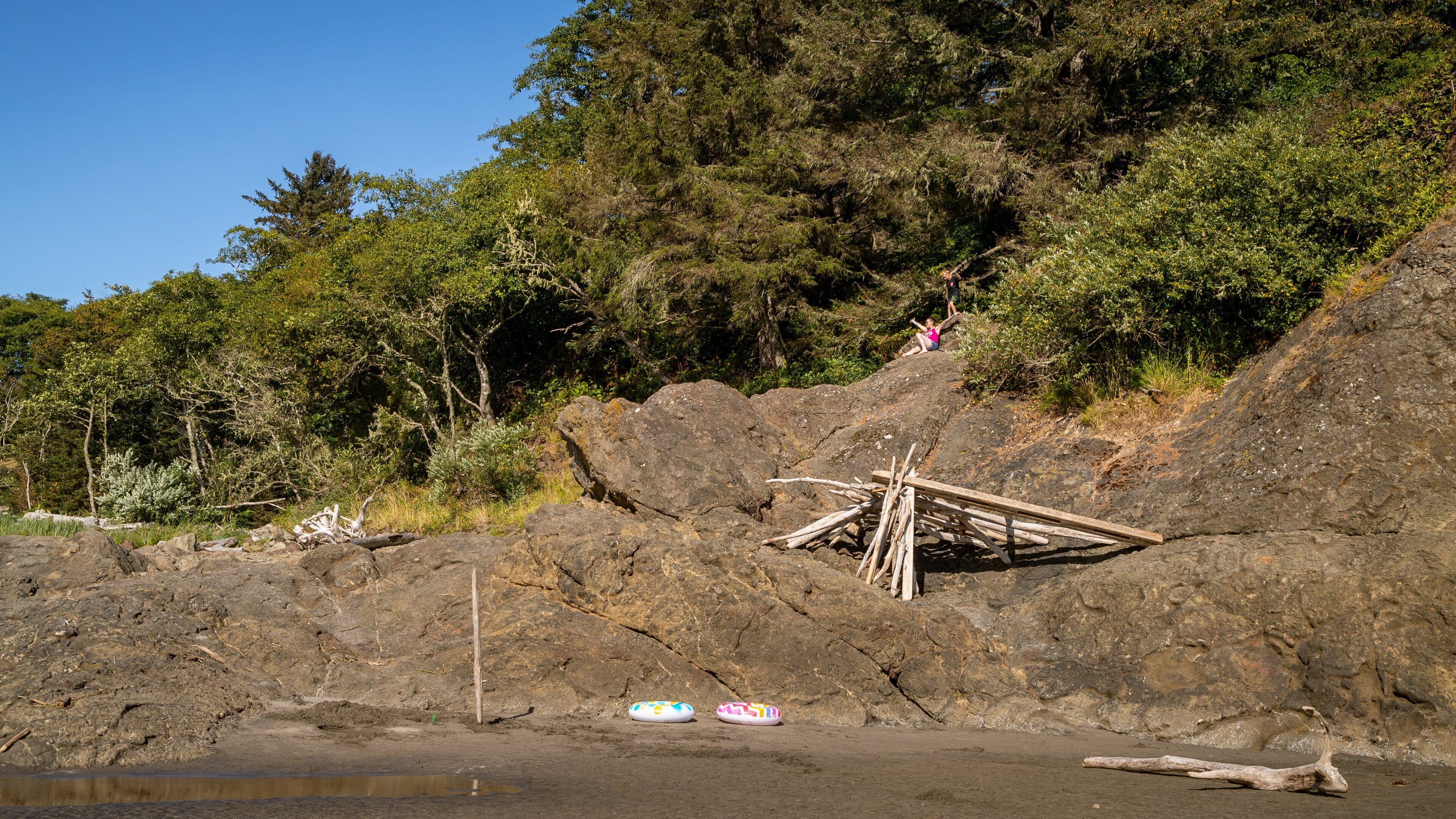Waikiki Beach featuring rocky coastline