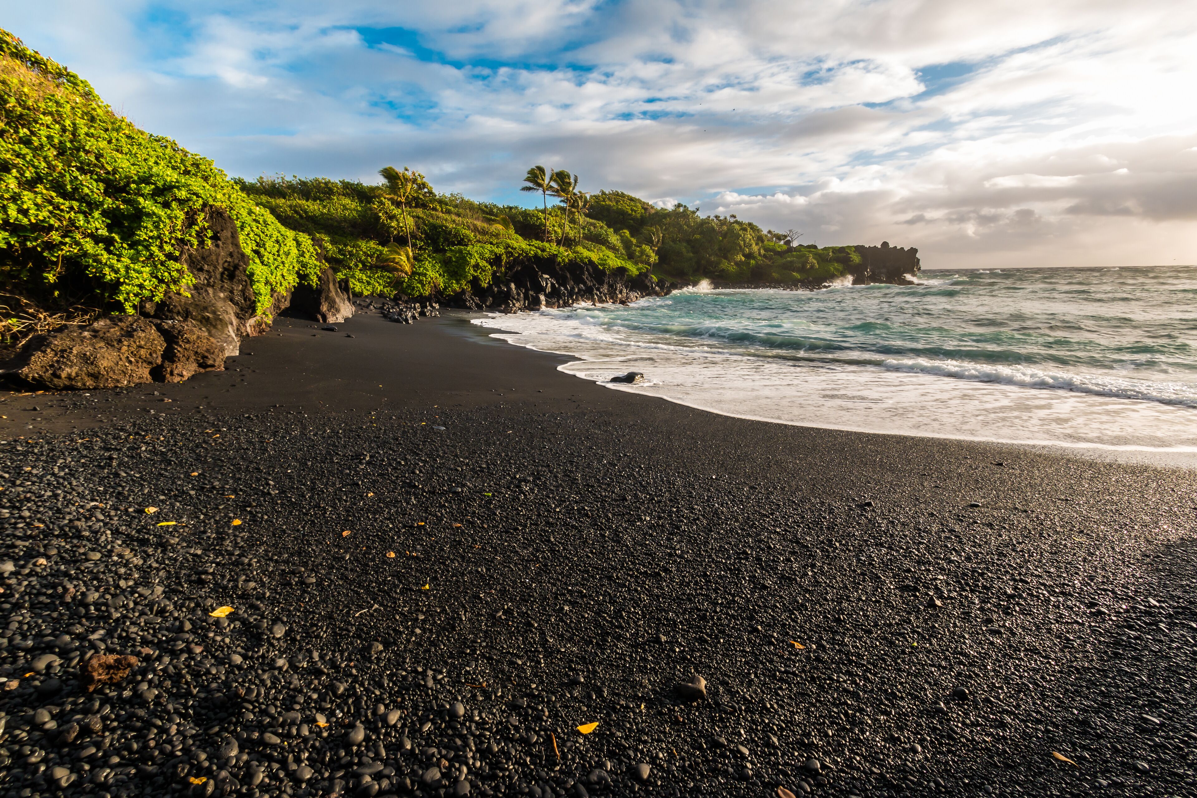 Pa'iloa Black Sand Beach, Wai'anapanapa State Park, Maui, Hawaii, USA