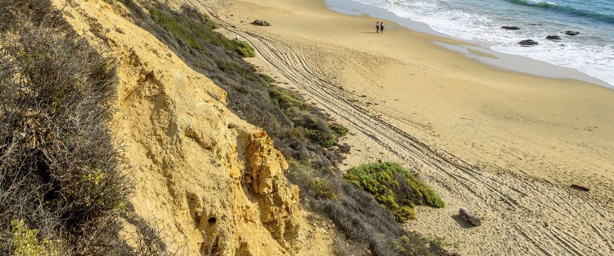 View of the sandy beach from Vista Point, Pelican Point, coastal reserve, Crystal Cove State Park, Orange County, California, USA, North America