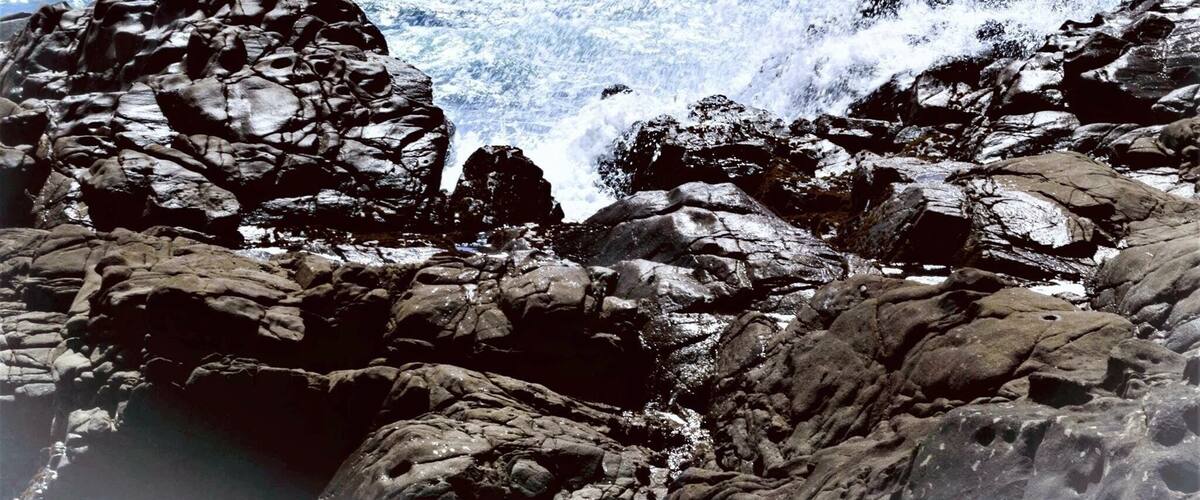 Incredible surf! Everyone needs to go visit here. Just breath taking!!