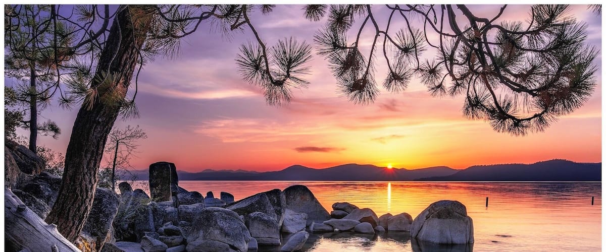 Sunset over Lake Tahoe 
#goldenhour