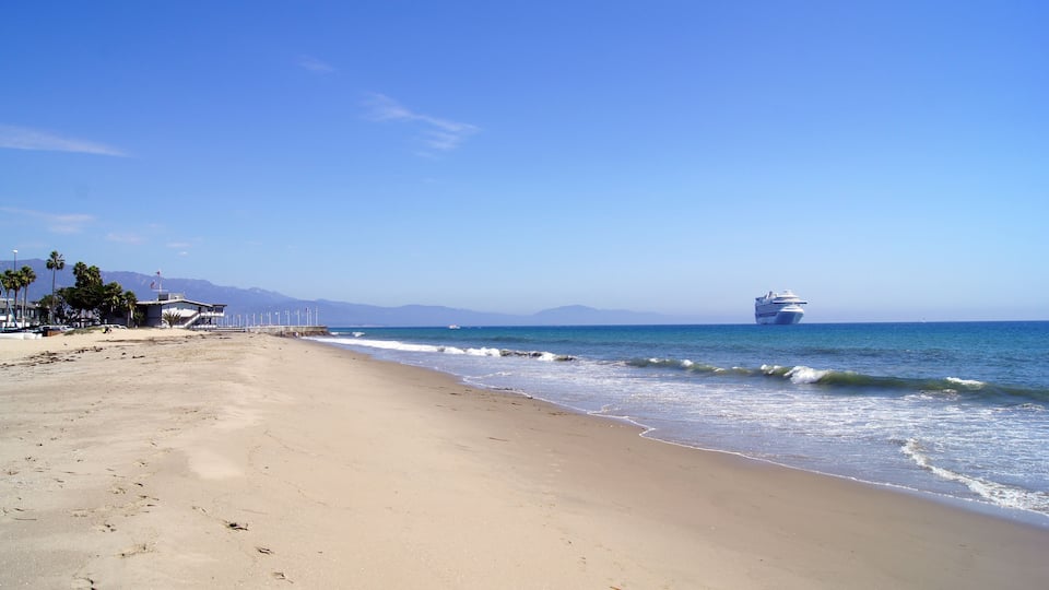 SANTA BARBARA, CALIFORNIA, USA - OCT 8th, 2014: city Leadbetter beach with a cruise liner
