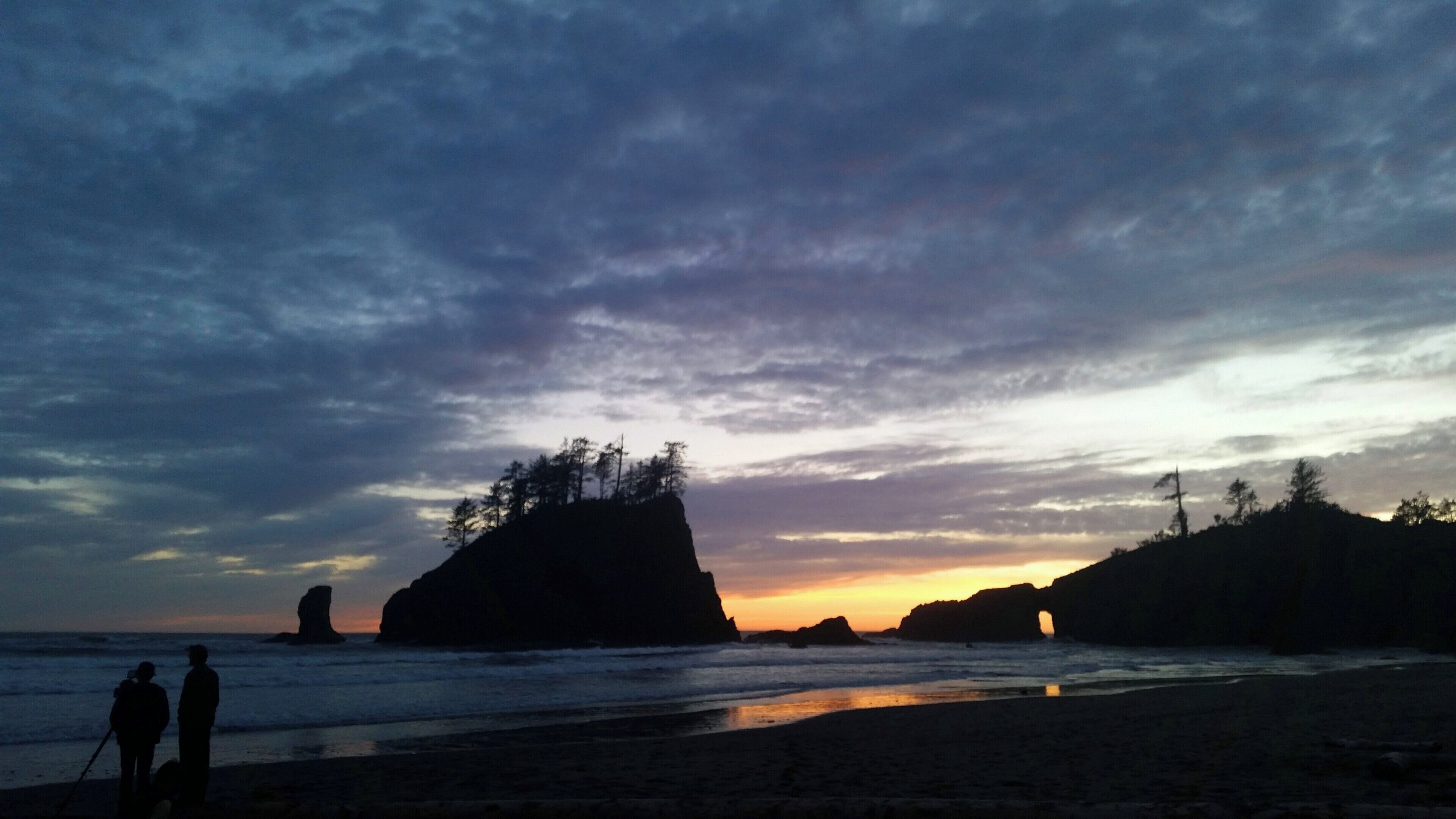 Ocean views, sea stacks, opportunities to view bald eagles and seals. Bird life is common on sea stacks. Whale migration occurs in March/April and October. #LifeAtExpedia