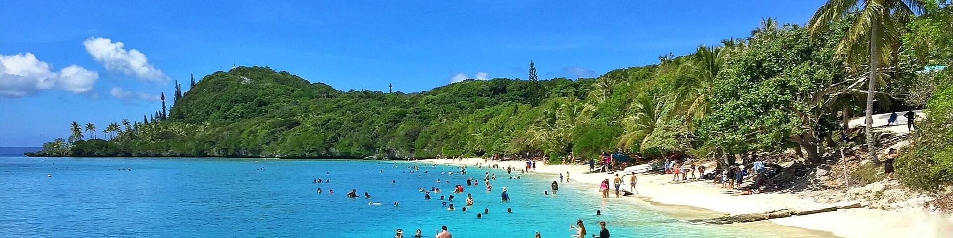 Lazy afternoon on the beach in Lifou! After an awesome morning of snorkelling at Jinek Bay the perfect way to spend the afternoon is back on the main beach. You can check out the markets overlooking the beach, just laze on the sand or put the snorkel back on and go for another swim! 🚢☀️🐠🌴😀
@pocruises #pocruises #likenoplaceonearth #newcaledonia