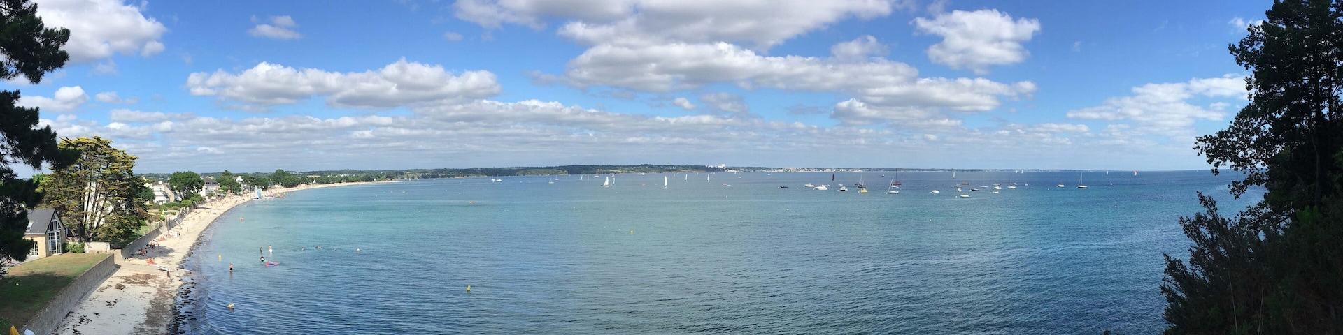 sur le chemin côtier de Cap-Coz à Fouesnant en Finistère Cornouaille Bretagne France