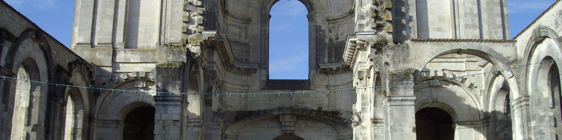 Aux pieds des abbatiales angériennes