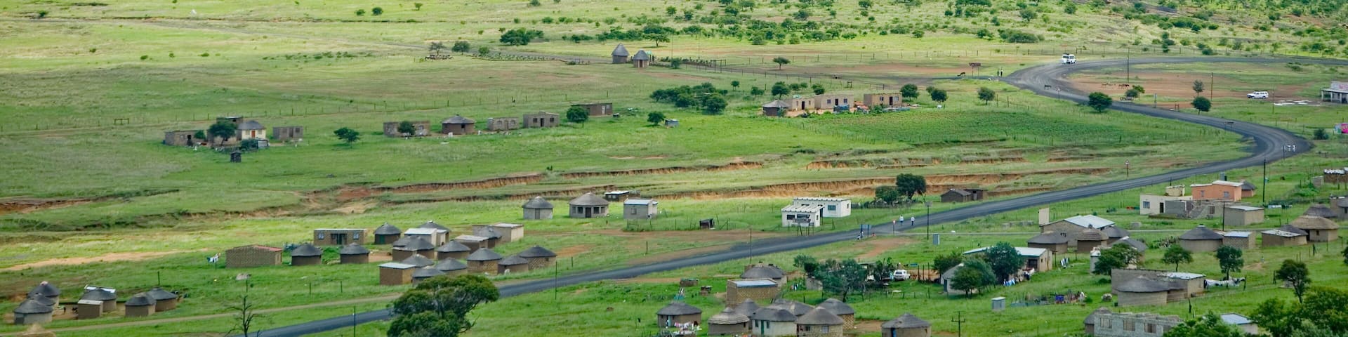 Sandlwana hill or Sphinx with village in foreground, the scene of the Anglo Zulu battle site of January 22, 1879. The great Battlefield of Isandlwana and the Oskarber, Zululand, northern Kwazulu Natal, South Africa