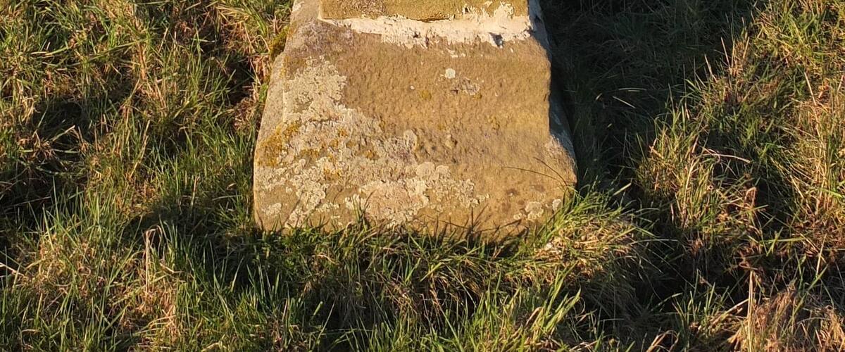 Wayside cross near Osweiler, Luxembourg, Inscription: "1631 - Im Kreuze ist Heil", restoration dated 1910.