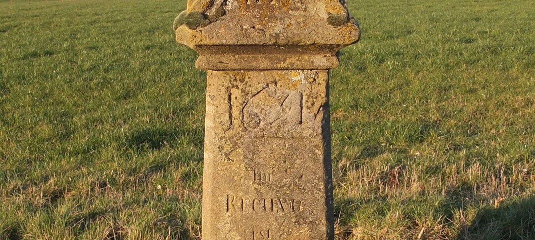 Wayside cross near Osweiler, Luxembourg, Inscription: "1631 - Im Kreuze ist Heil", restoration dated 1910.