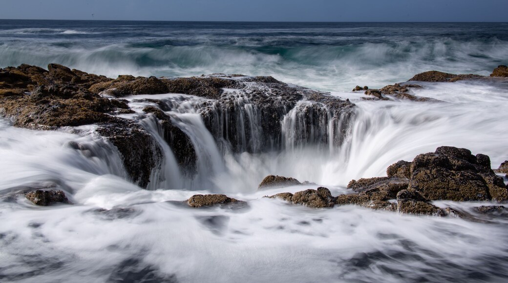 Thor's Well. Natural Drain Hole in the ocean on the Oregon Coast near Yachats.