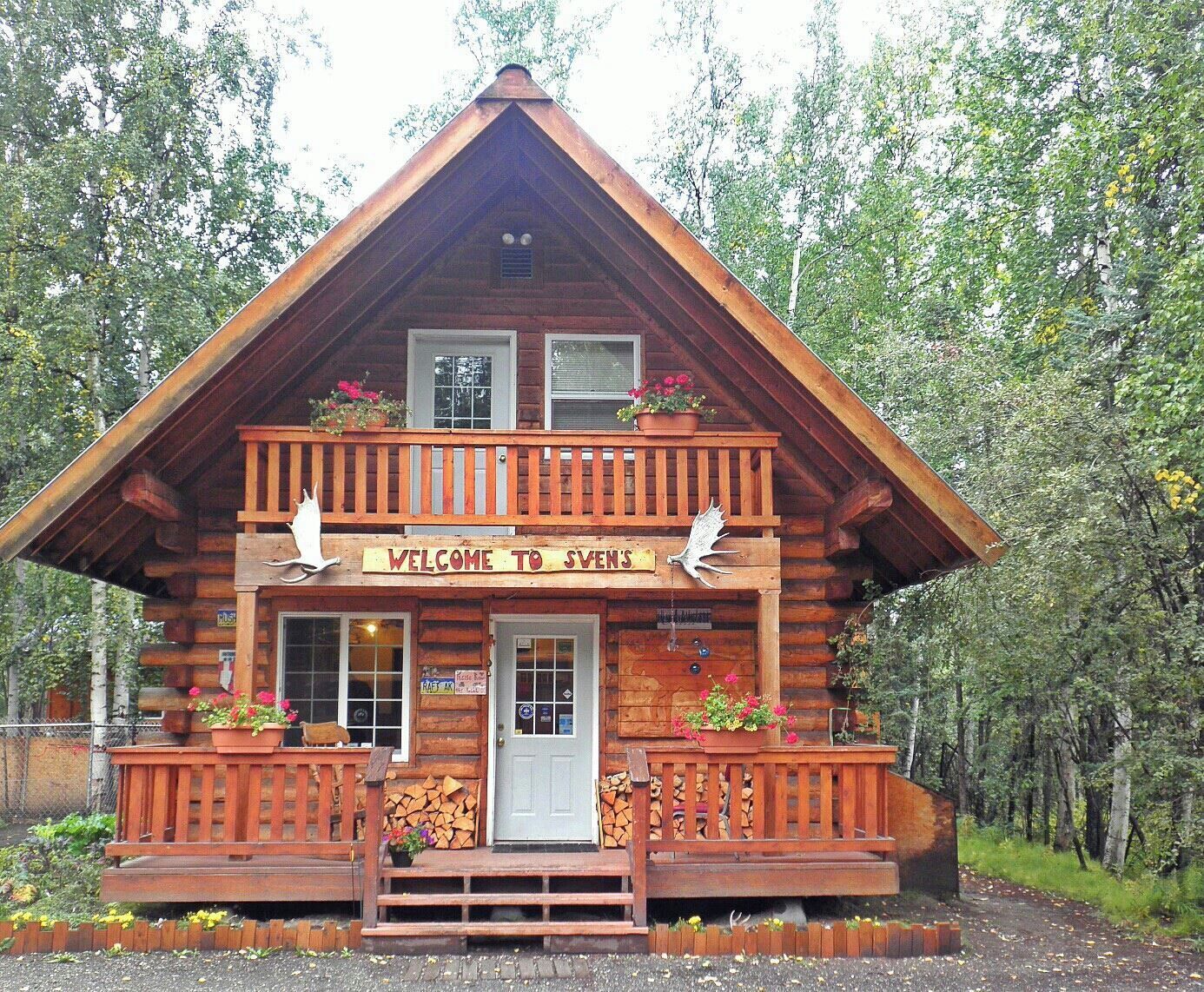 Sven's Basecamp Hostel office...cutest cabin I've seen in AK so far. Loved this hostel in Fairbanks.
More on www.ajauntwithjoy.com