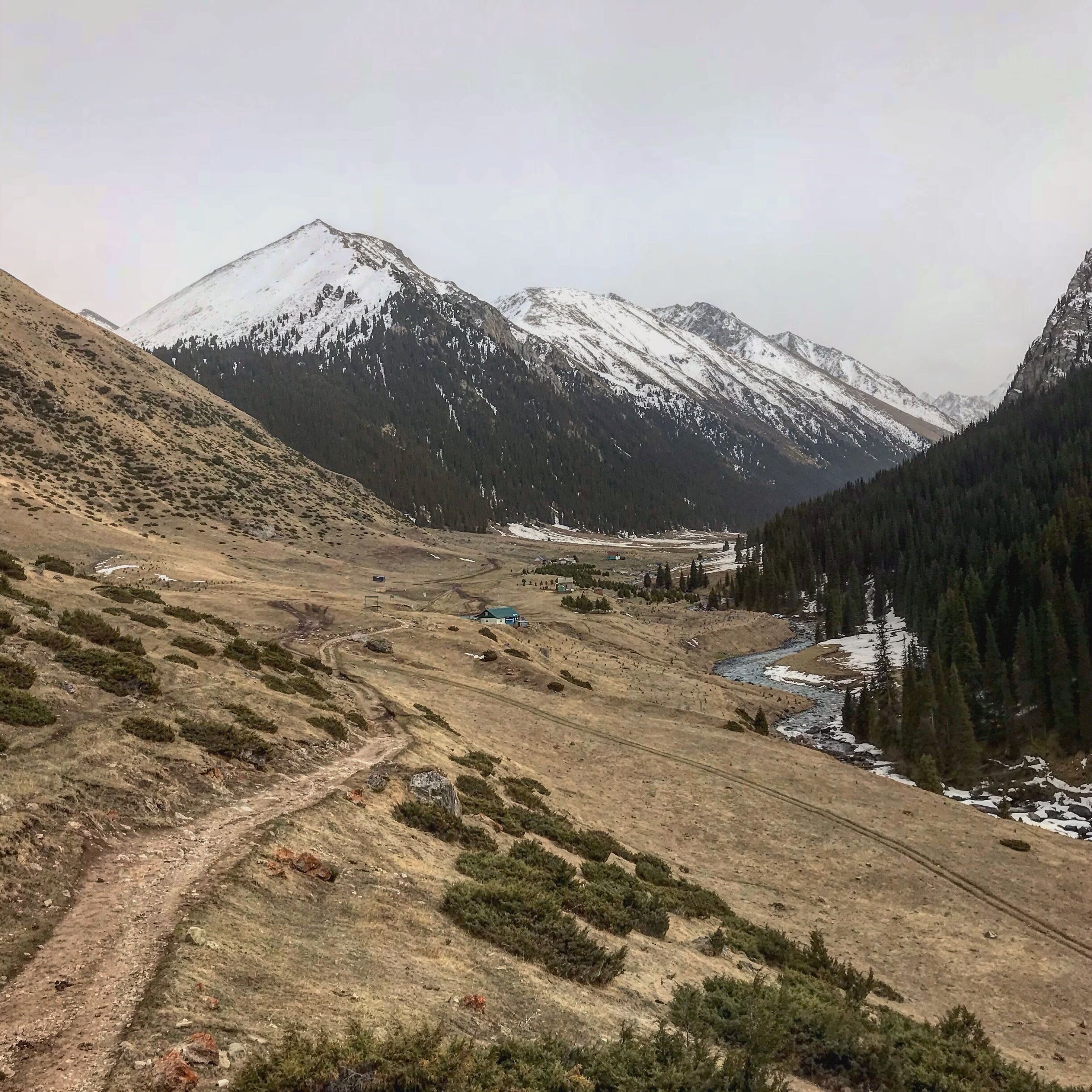 The main trail in Altyn-Arashan takes about 5 or 6 hours and ends here in a valley with some Yurt Camps and hot springs which are a nice reward after the hike. From here you can do some different hikes to higher parts if there’s not too much snow, or just relax before heading back to Karakol.