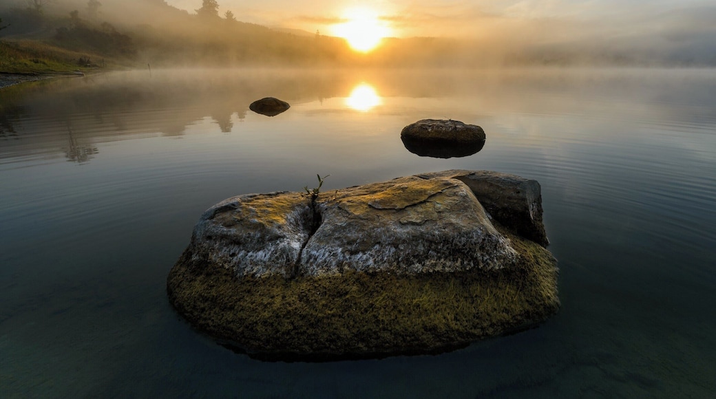 Another stunning sunrise on Lake Tutira. Lake Tutira is a bit of a gem, hidden in plain sight. The main road north from Napier runs along the entire western shore of this lake, yet few people stop to explore this beautiful spot. There is a campground on the southern shore and good picnic opportunities, and few good walks