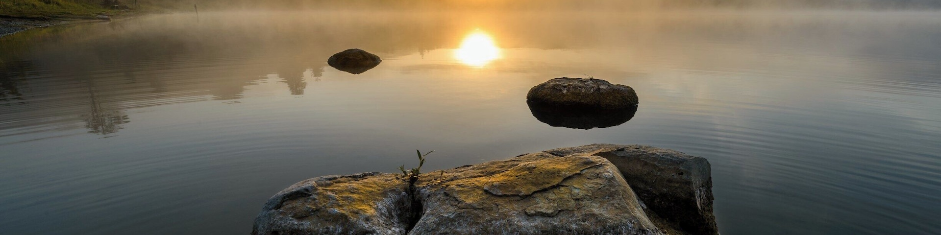 Another stunning sunrise on Lake Tutira. Lake Tutira is a bit of a gem, hidden in plain sight. The main road north from Napier runs along the entire western shore of this lake, yet few people stop to explore this beautiful spot. There is a campground on the southern shore and good picnic opportunities, and few good walks