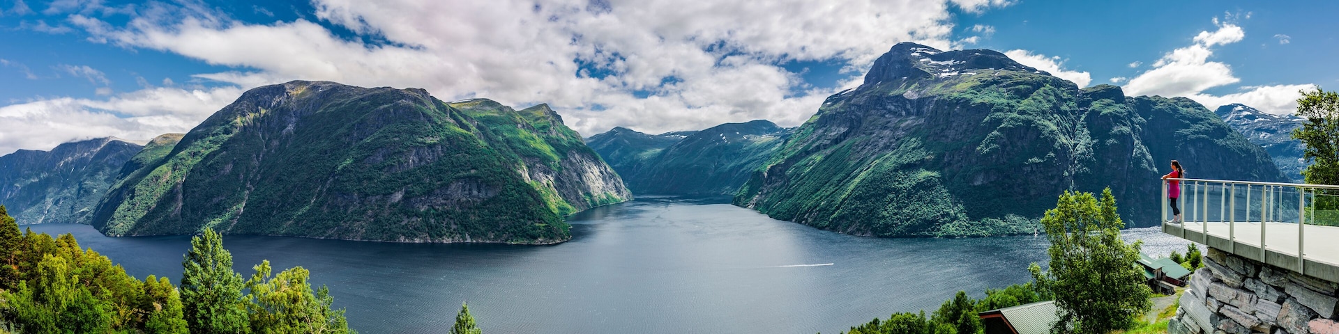 Blick auf den Geirangerfjord vom Aussichtspunkt bei Hellesylt
