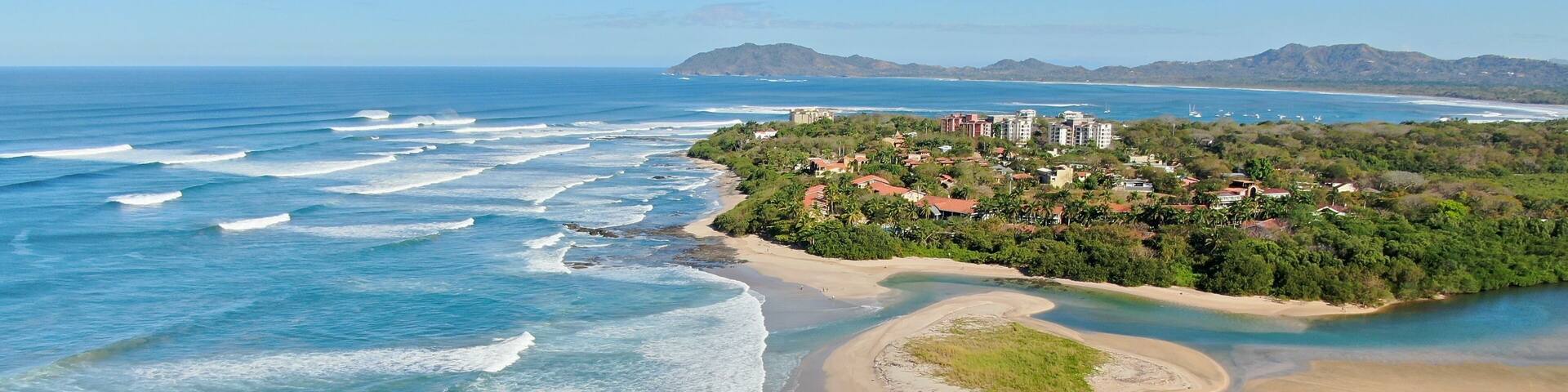 Vista aérea de playa Langosta, Costa Rica