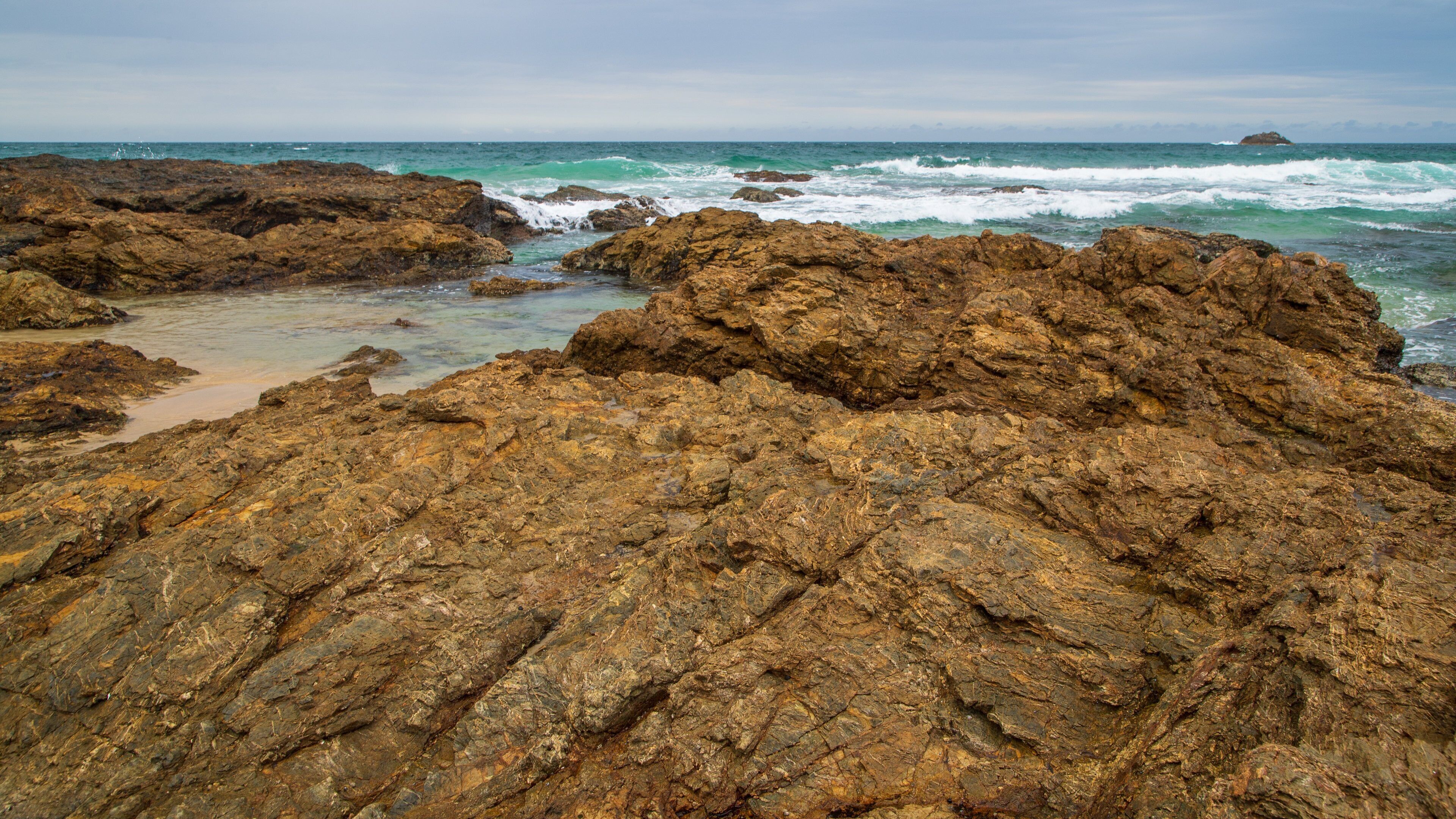 Oxley Beach showing general coastal views and rugged coastline
