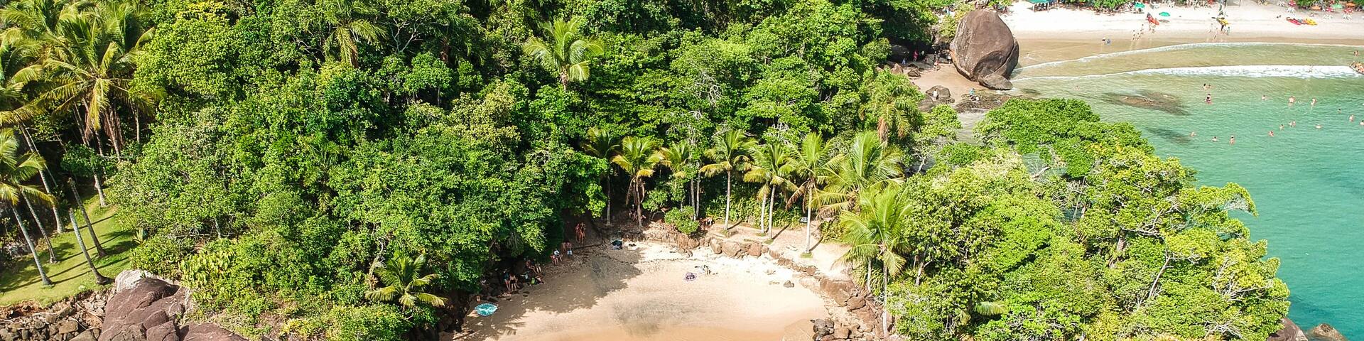 Vista aérea da Praia do Português em Ubatuba Brasil