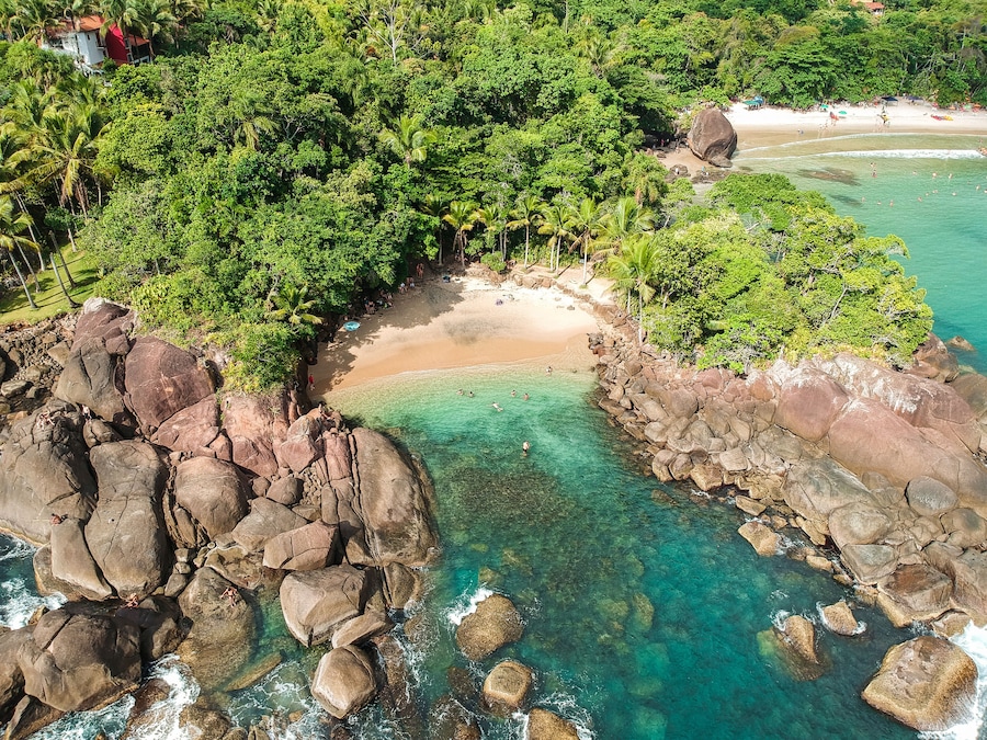 Vista aérea da Praia do Português em Ubatuba Brasil