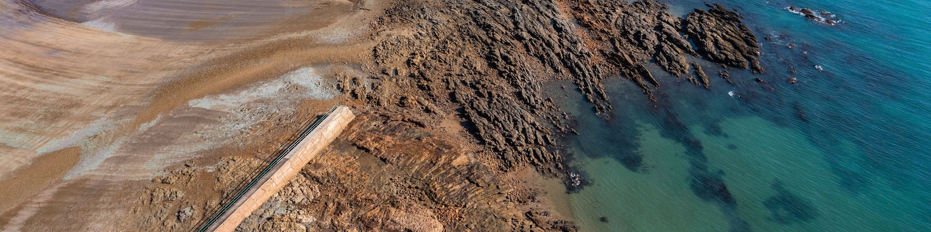 Emu Park Main Beach which includes rugged coastline, general coastal views and landscape views