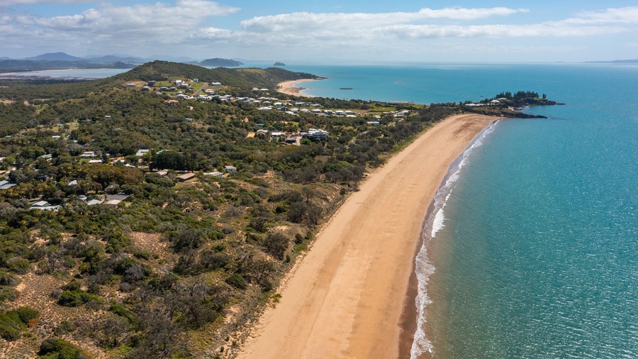 Emu Park Main Beach showing general coastal views, a beach and a coastal town