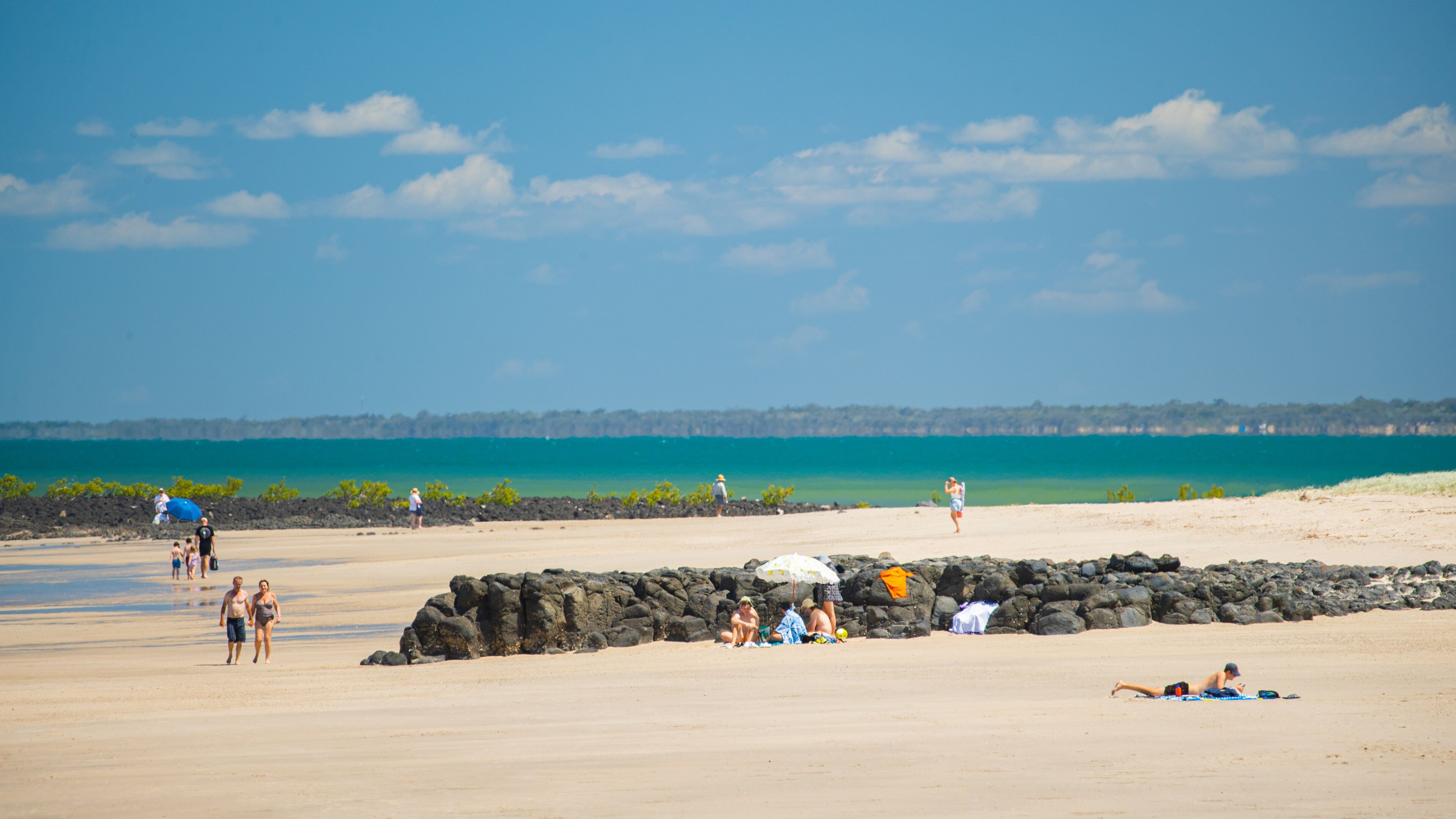 Elliot Heads Beach showing general coastal views and a sandy beach