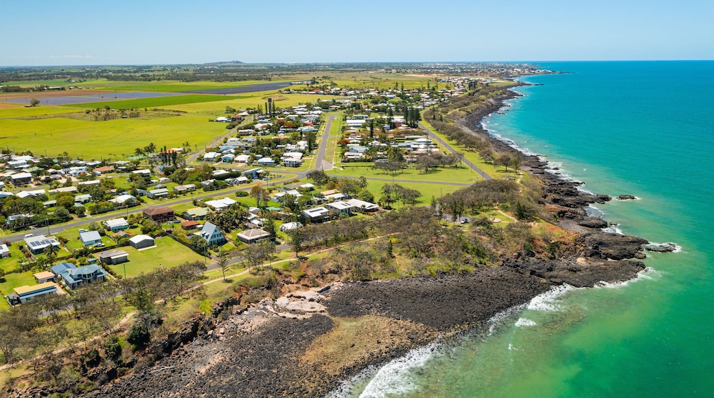 Elliot Heads Beach showing general coastal views, landscape views and a coastal town