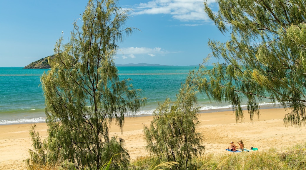 Kemp Beach which includes a beach and general coastal views as well as a couple