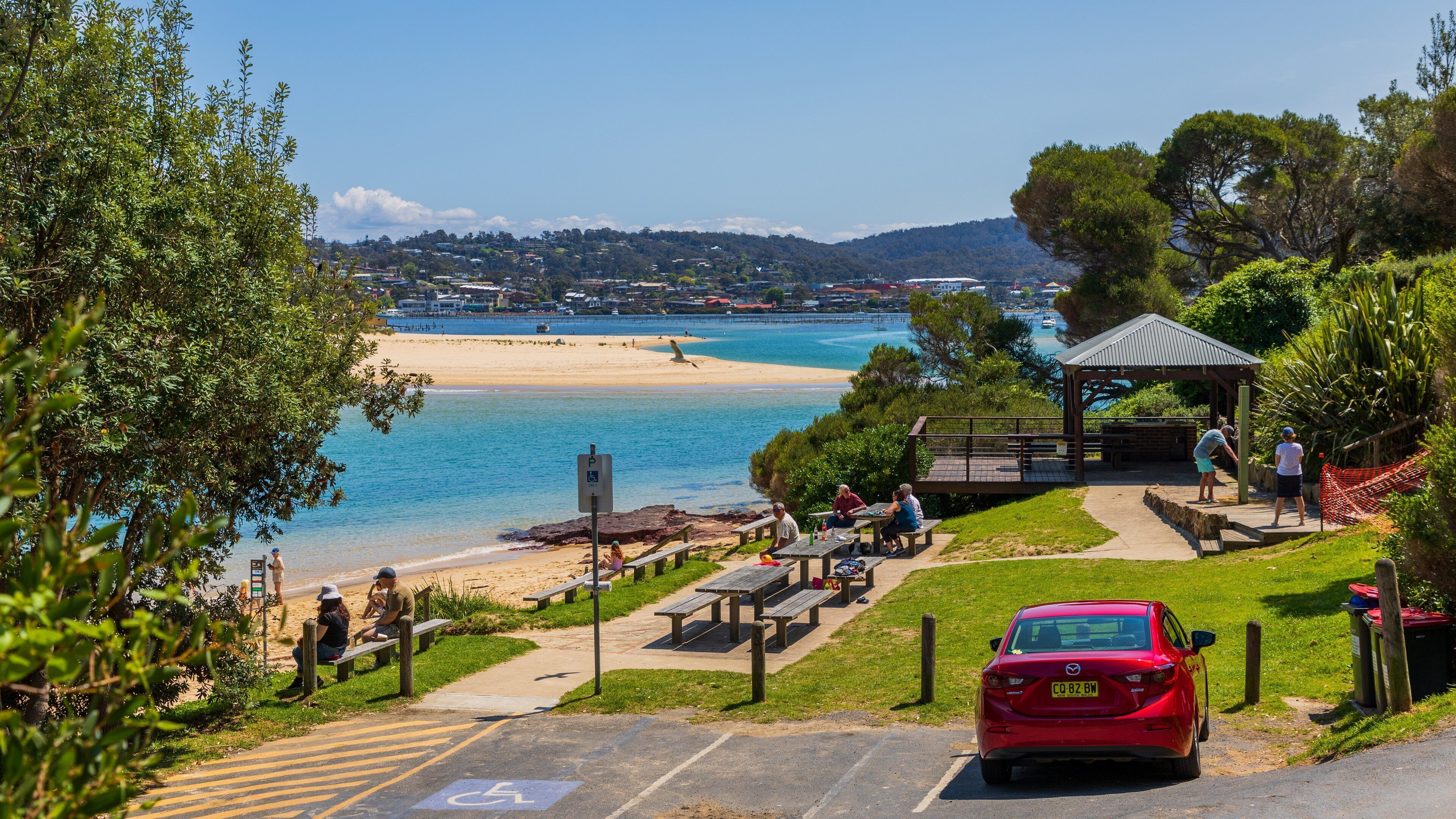 Bar Beach showing a park and general coastal views