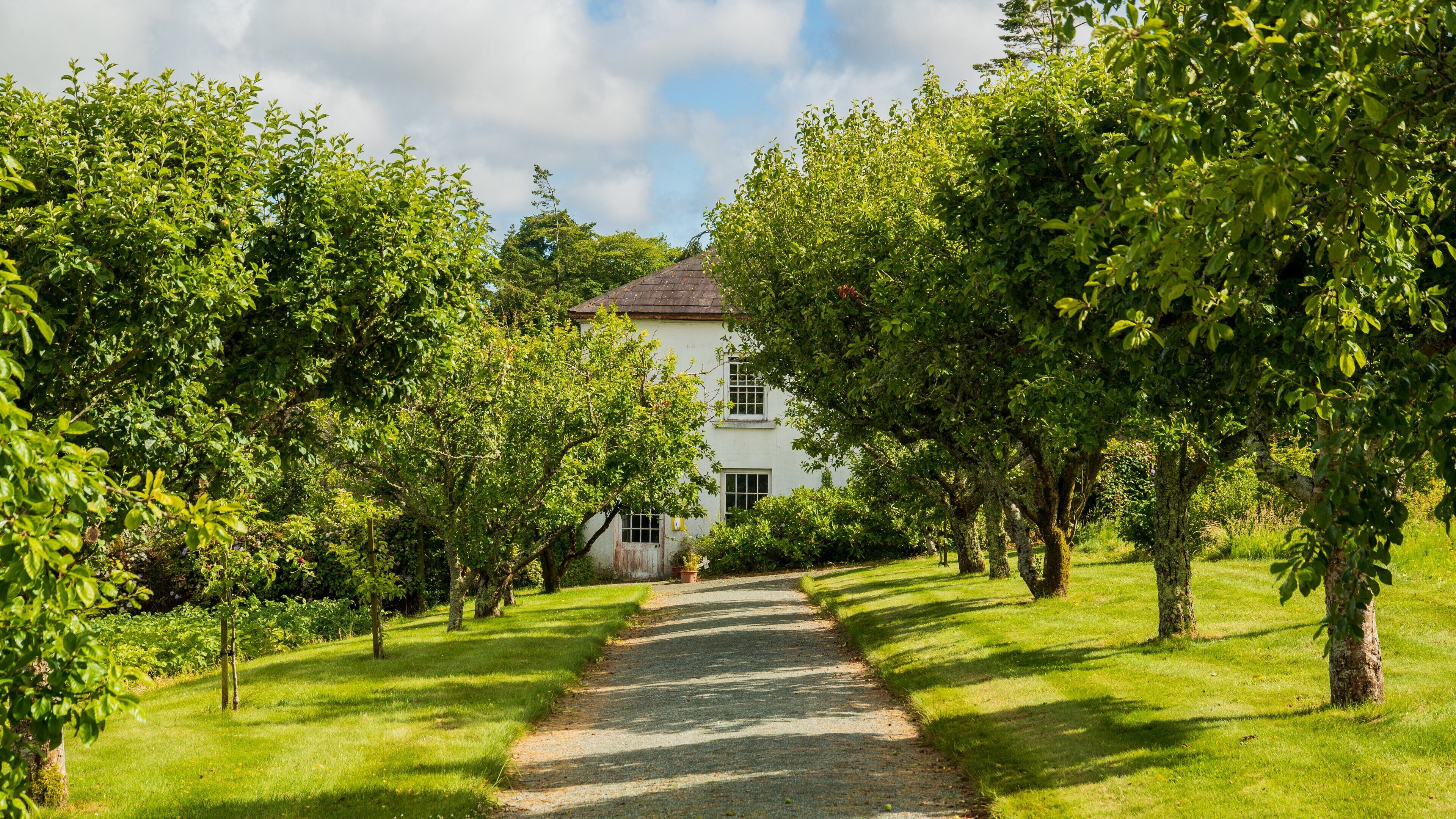 Mount Congreve Gardens showing a garden and a house