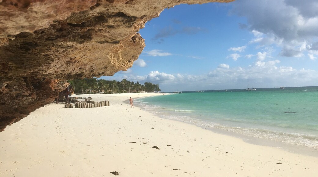 Beautiful beach at diamondslagemmadeleste del este