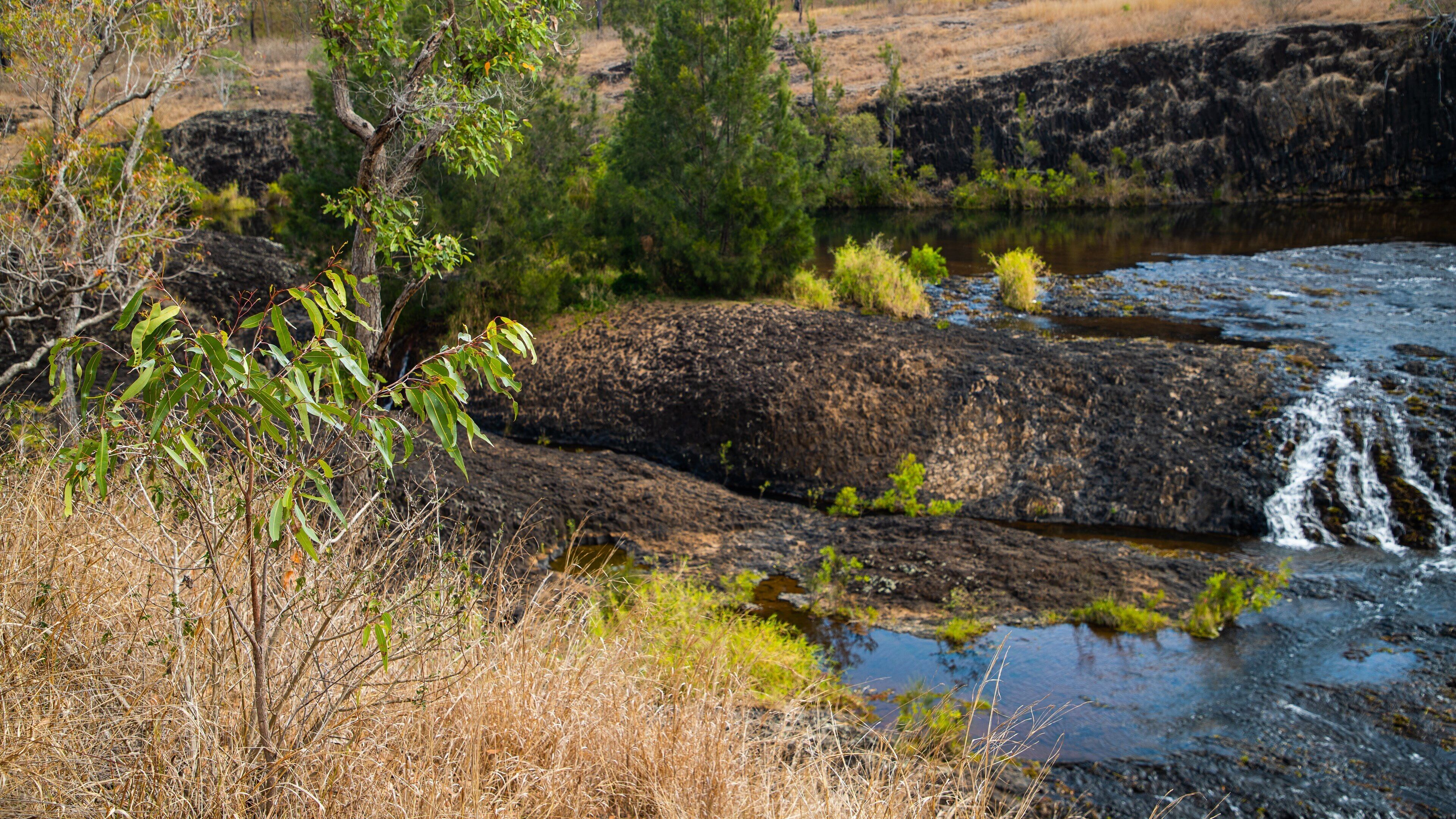 Millstream Falls National Park showing a river or creek