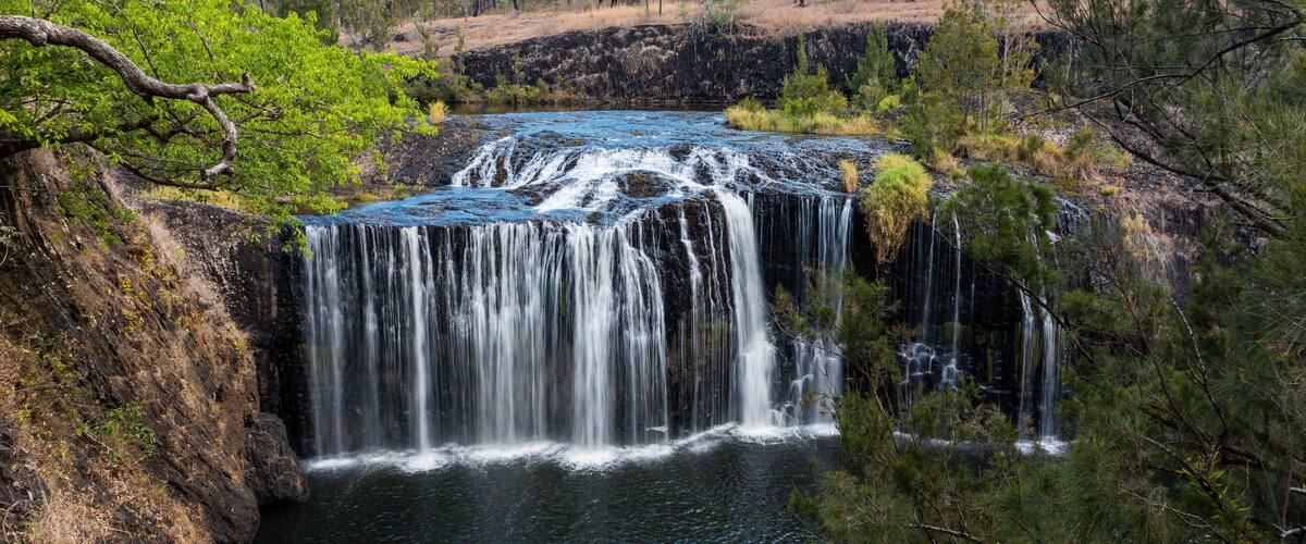 Millstream Falls National Park which includes a river or creek and a cascade