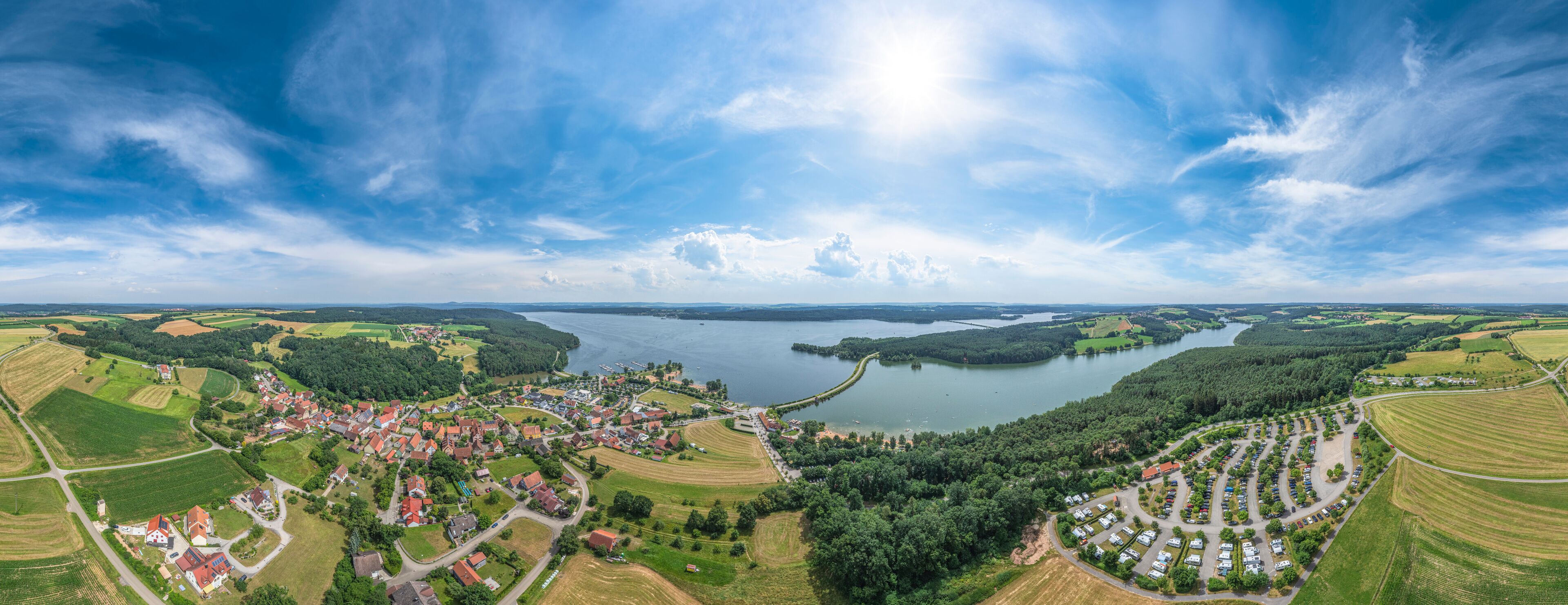 Rundblick über die Ortschaft Enderndorf am Brombachsee