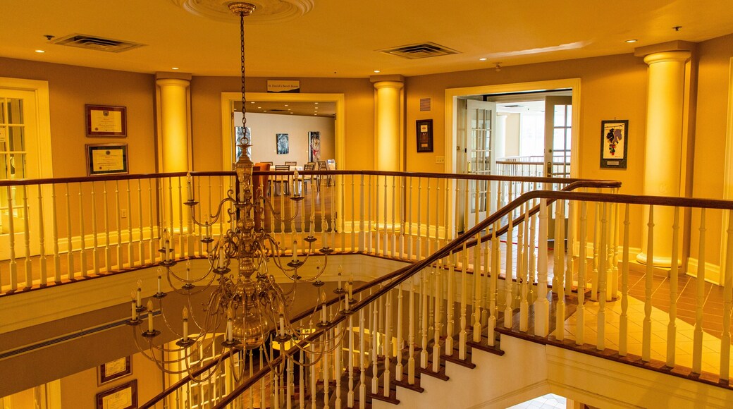 ChĂąteau des Charmes showing interior views and heritage elements